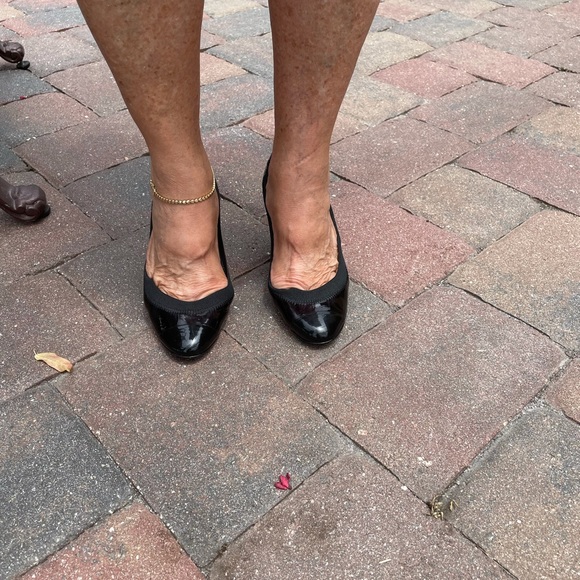 Chanel CC stretch black patent heels size 36C/6 - Picture 13 of 14